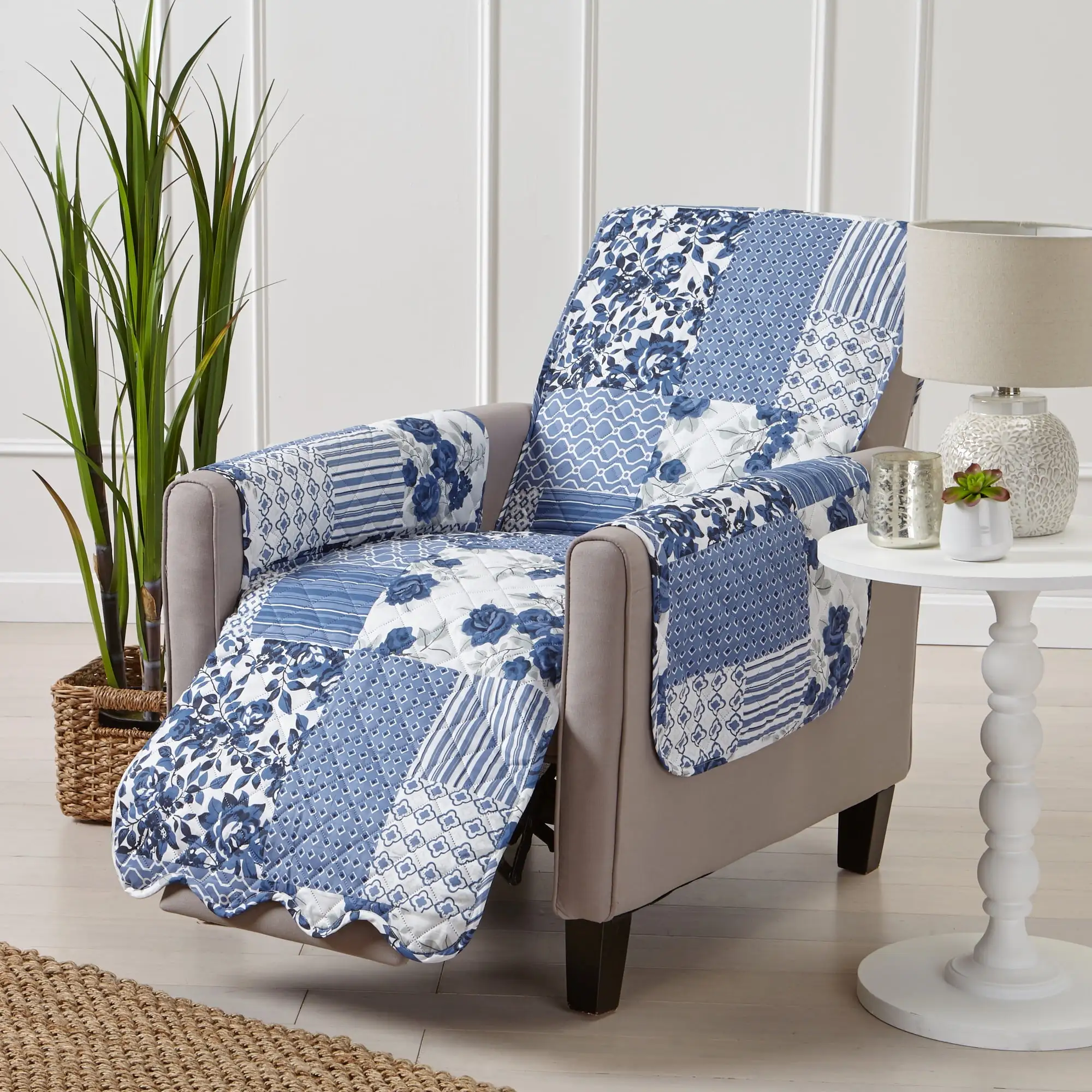 Great Bay Home Patchwork Scalloped Reversible Washable Pet Furniture Protector (26 Recliner. Navy)