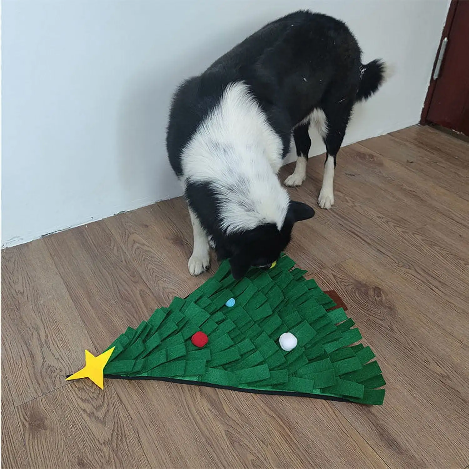 Sijiali Snuffle Mat Christmas Tree Shape Relieve Stress Felt Cloth Smell Training Sniffing Blanket for Puppy